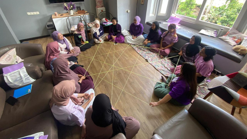 Peace Circle in Bandung with 12 incredible women from diverse backgrounds in Nov 2025. 